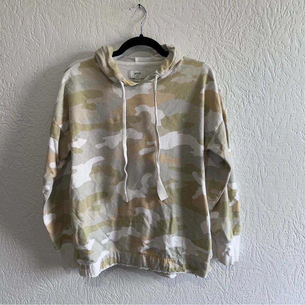 Aerie Women’s Beige Camo Hooded Sweatshirt Size Small 100% Cotton